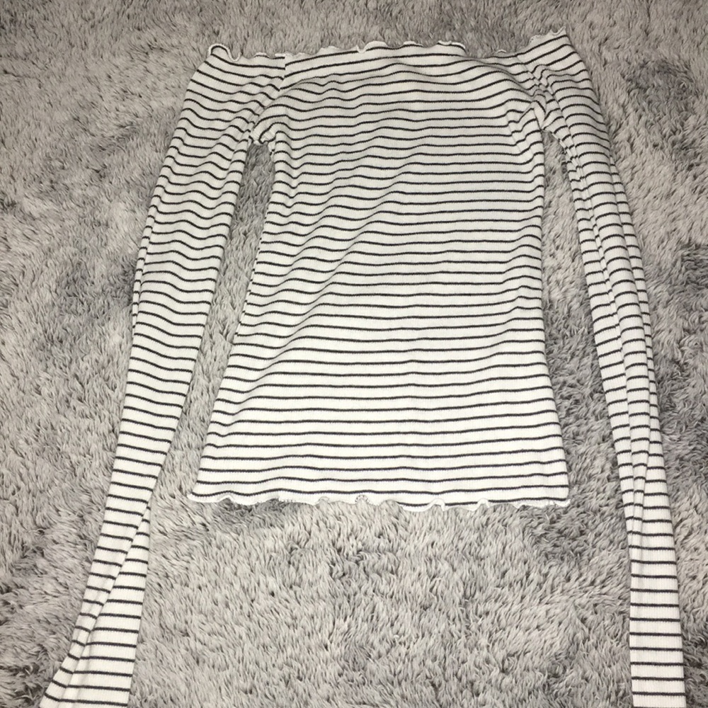 Off the shoulder, crop top